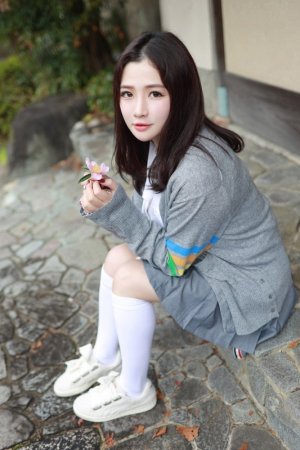 亭亭玉立四月天月色阑珊处情已晚